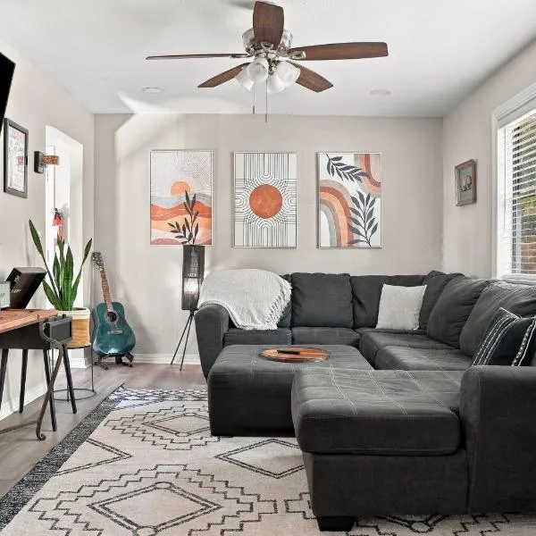 Stylish Family & Group Retreat Near UofA and Trails, מלון בפאייטוויל