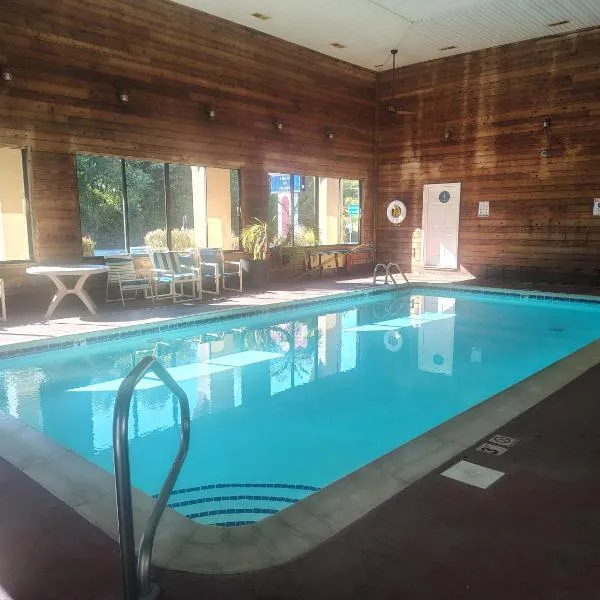 Golden Manor Inn & Suites, hotel v mestu Muldraugh