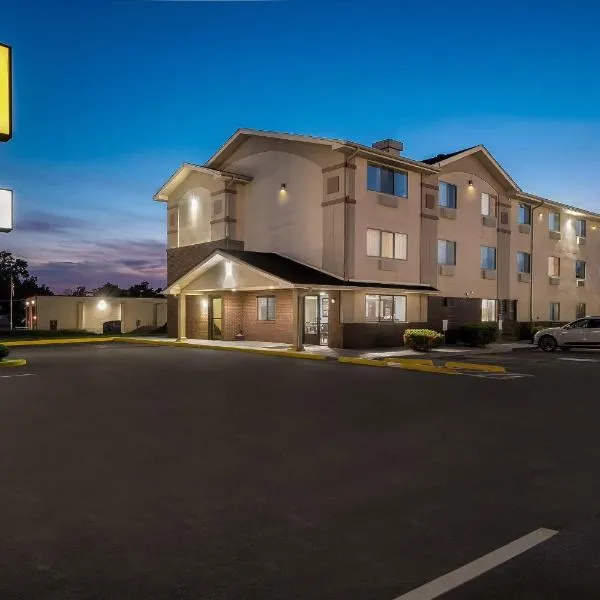 Super 8 by Wyndham New Castle, hotell i New Castle