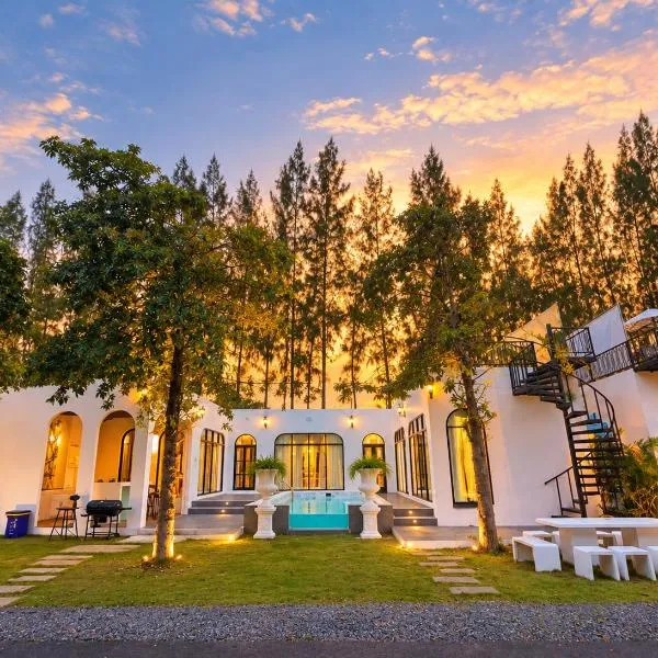 Viesnīca SkyBird Lake View Resort Khaoyai pilsētā Khanong Phra