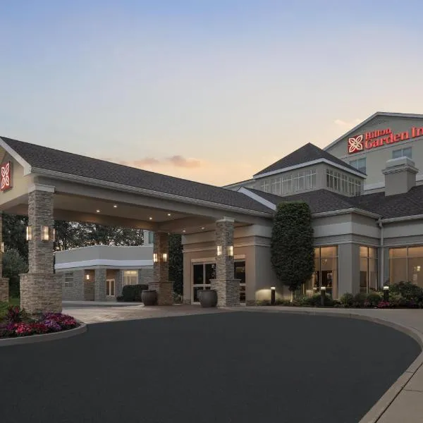 Hilton Garden Inn Roslyn، فندق في Roslyn