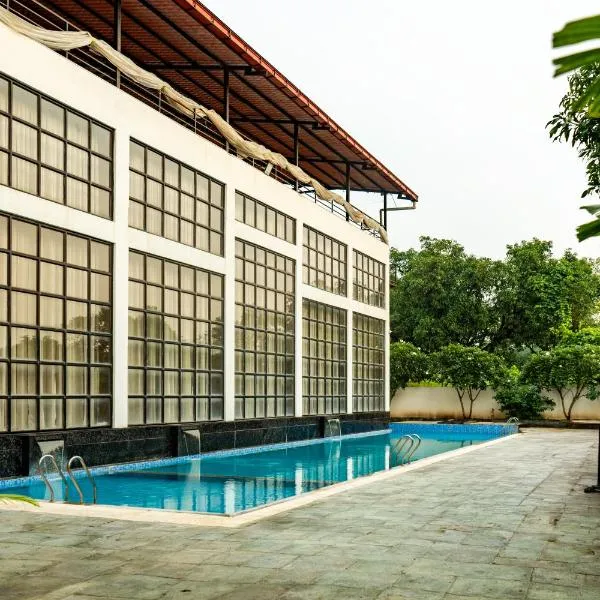Krown Palace Resort, hótel í Silvassa