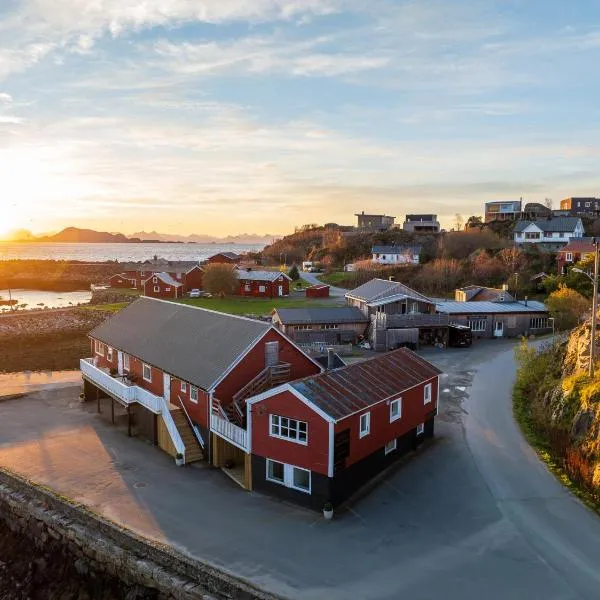 Astra Whale - Waterfront Boutique Hostel in Lofoten, готель у місті Кабельвоґ