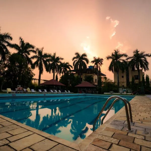 Dreamland Gold Resort & Hotel, hotel di Bhairāhawā