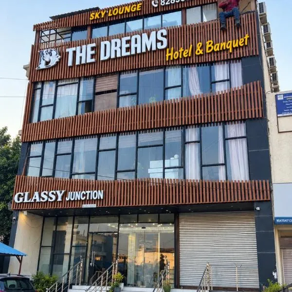 Kharar에 위치한 호텔 Hotel Velvet Dreams Inn & Banquet Mohali