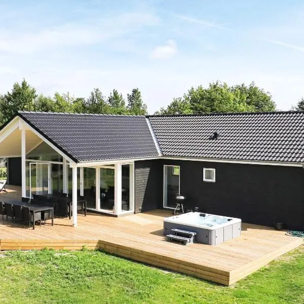 4 star holiday home in Væggerløse, hotel di Marielyst
