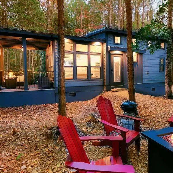 Tiny Home Lookout Mountain - Near Downtown & Falls、Mentoneのホテル