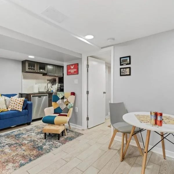 1-BR Pad in the Heart of Petworth - Walk to METRO, hotel in Washington, D.C.
