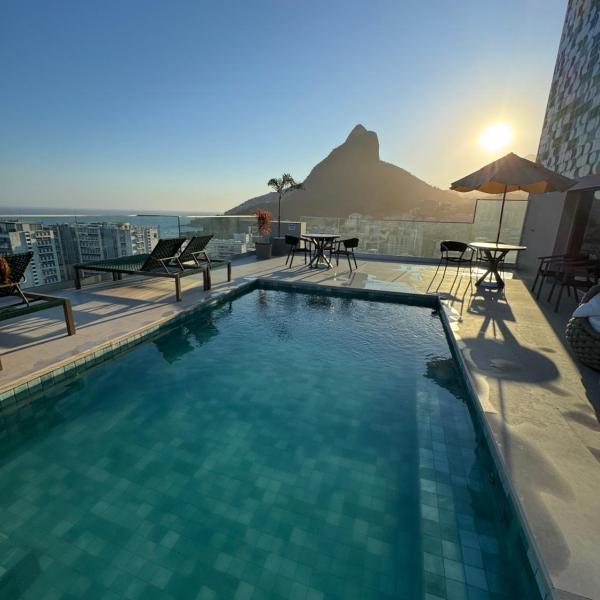 Leblon Flat Decorado de 2 Quartos, 2 Banheiros, Arrumação Diária, Garagem, Sauna, Mini Mercado, Recepção 24 horas e Academia com Vista do Mar