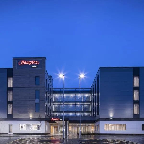 Hampton By Hilton Bristol Airport, hotelli kohteessa Redhill