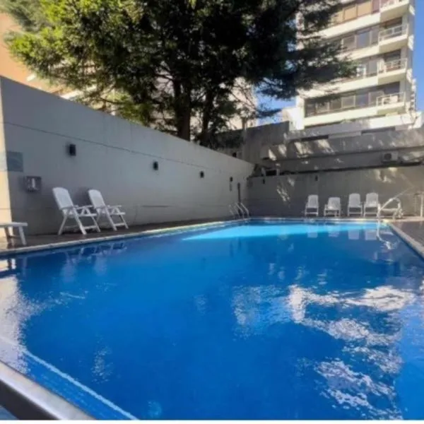 Departamento 3 amb para 5 personas con gimnasio, cochera y piscina、ブエノスアイレスのホテル