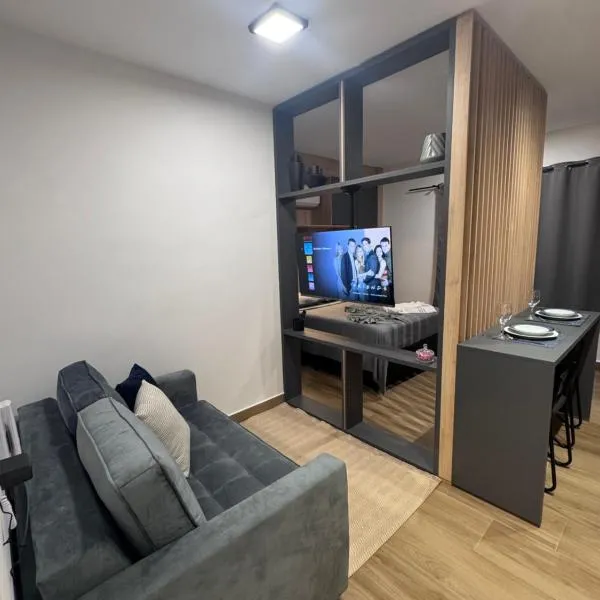 Studio 122 luxuoso, novo, bem equipado com ar condicionado e cozinha completa - Centro Mogi, hotel u gradu 'Mogi das Cruzes'