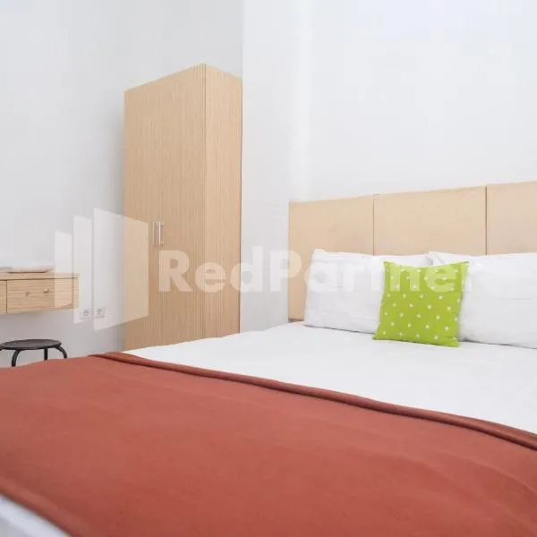 Guest House Pinarak 2 Syariah near GOR Satria Purwokerto Mitra RedDoorz, hotel v destinácii Purwokerto