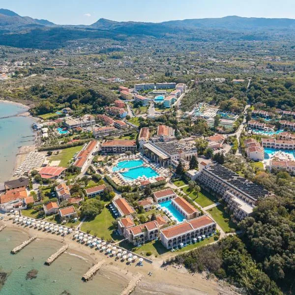 Viesnīca Roda Beach Resort & Spa pilsētā Karousádes