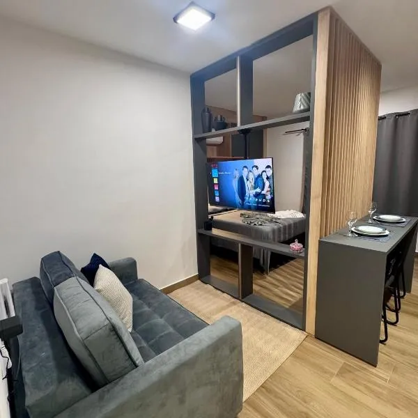 Studio 122 luxuoso, novo, bem equipado com ar condicionado e cozinha completa - Centro Mogi, ξενοδοχείο σε Mogi das Cruzes