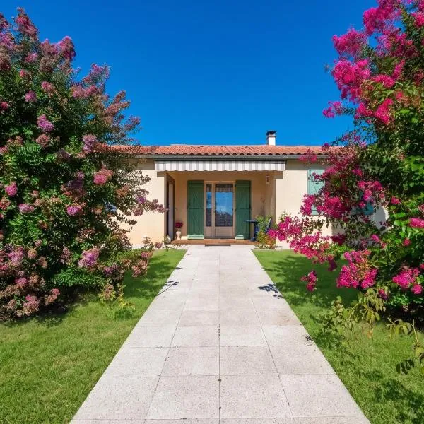 Maison charmante à Eymet, grand jardin et terrasse、エイメのホテル