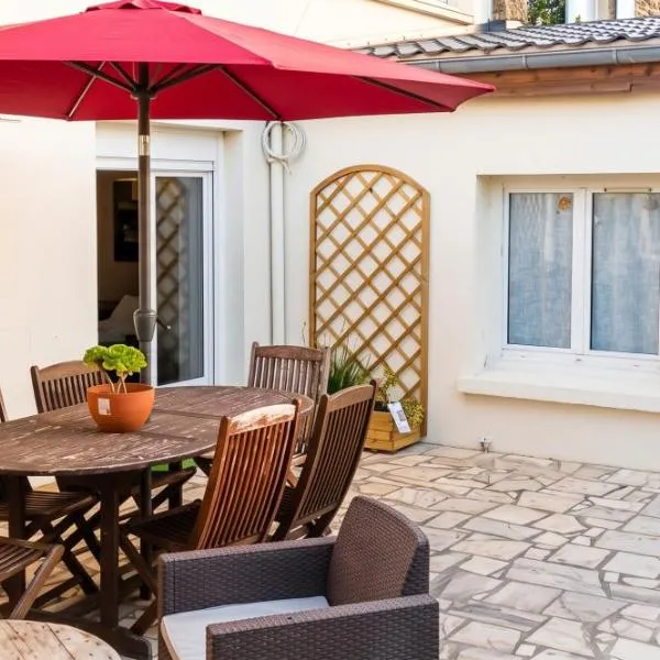 Grande maison conviviale à Flamanville avec jardin clos, hotell i Flamanville