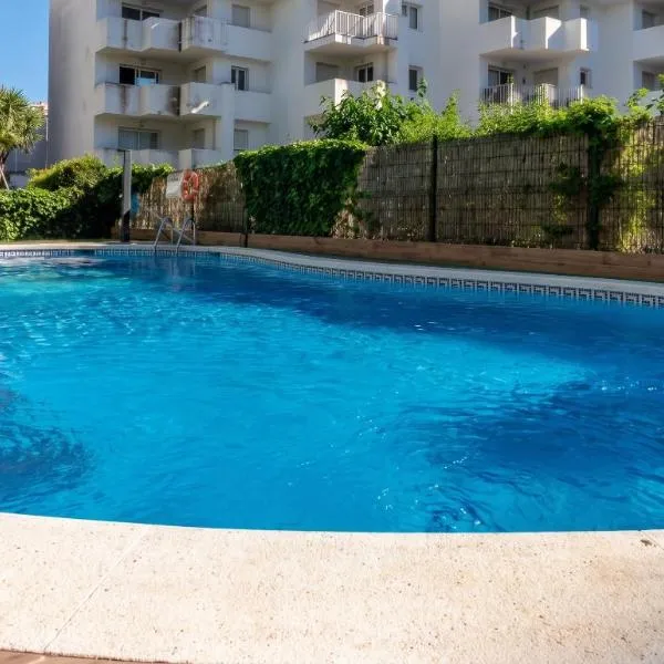 Spacious apartment in Roses, 60 m², shared pool, hotell i Roses