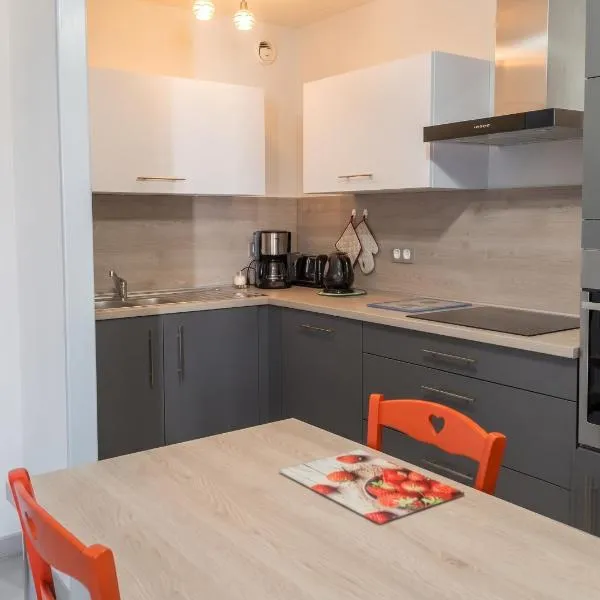Appartement cosy avec piscine privée à Métabief - 38 m², hotel in Métabief