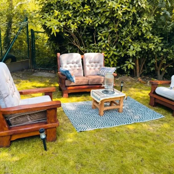 Charming house in Hoegaarden with BBQ and garden, hotell i Hoegaarden