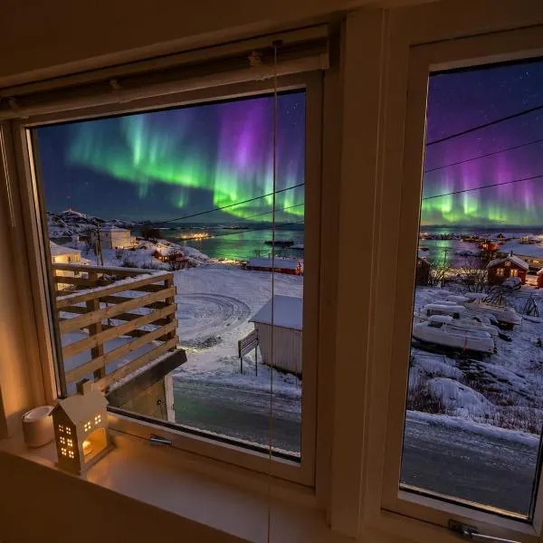 Lofoten Aurora Seafront Penthouse 罗弗敦极光海滨顶层豪华公寓: Å şehrinde bir otel