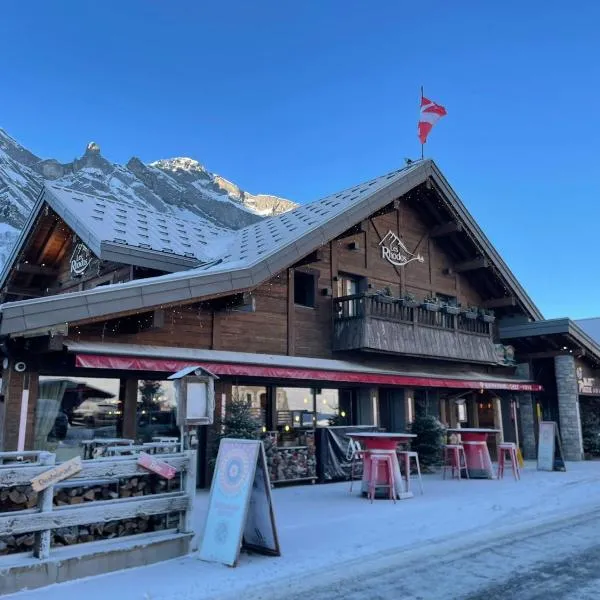 Les Rhodos: La Clusaz şehrinde bir otel