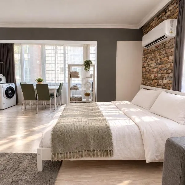Luxury and Comfort in Central Alsancak Perfect for Groups or Families, hotel a Smirne