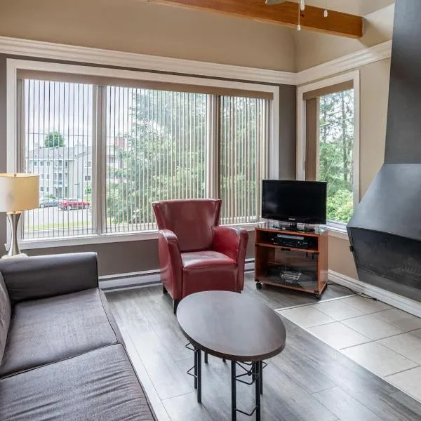 1BR Beaupré Condo Pool, Hot Tub, Arcade Sleep 4, viešbutis mieste Boprė