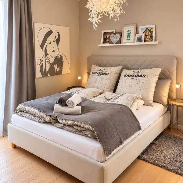 Architect-Apartments 80qm 3 Schlafzimmer, integrierter Küche und Bad, 2min von A8, Garten mit Sitzgruppe, ruhig und modern, hotel v destinácii Irschenberg