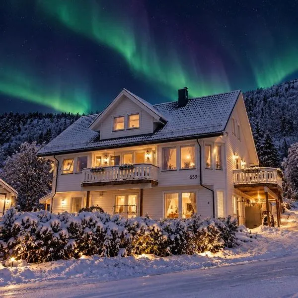 Villa Valentina by Arctic Privé - Northern Lights Retreat with Fjord View in Alta, hótel í Alta