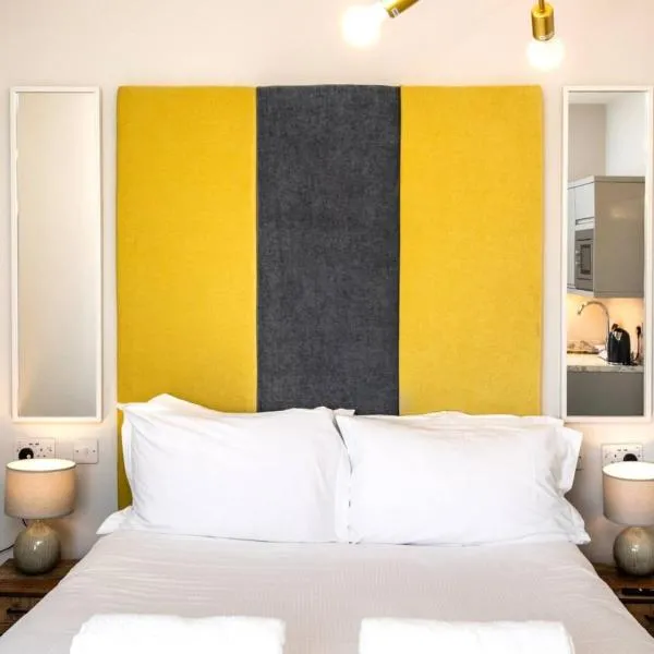 Stay Coastal Boutique Hotel、ウィットリー・ベイのホテル
