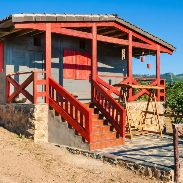 Charming house in Cañamero with pool and mountain view, ξενοδοχείο σε Cañamero