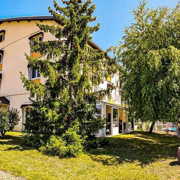 Logis Les Charmilles Chalon-sur-Saône Sud, hotel en Lux