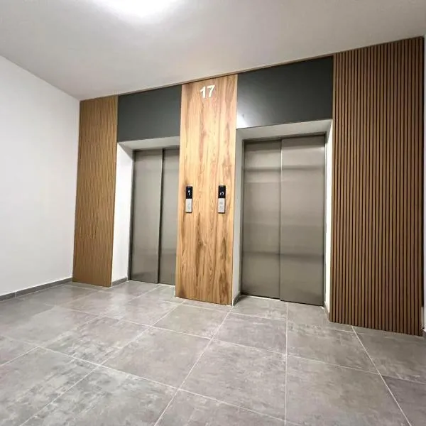 Amazing residence in a 5 STAR building 2 Min to the Metro station, hotell i Tbilisi