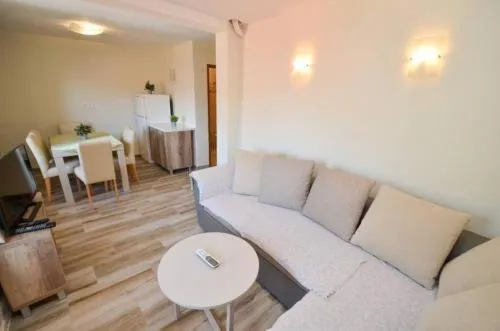 Apart-Hotel Saraj, хотел в Добра вода