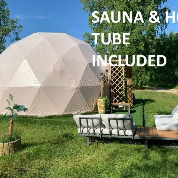 Couple Baltic Coast Retreat with sauna & hot tube included, viešbutis Apšuciemyje