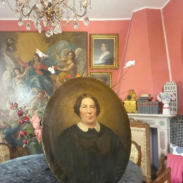 Art action room, מלון בVillanovafranca