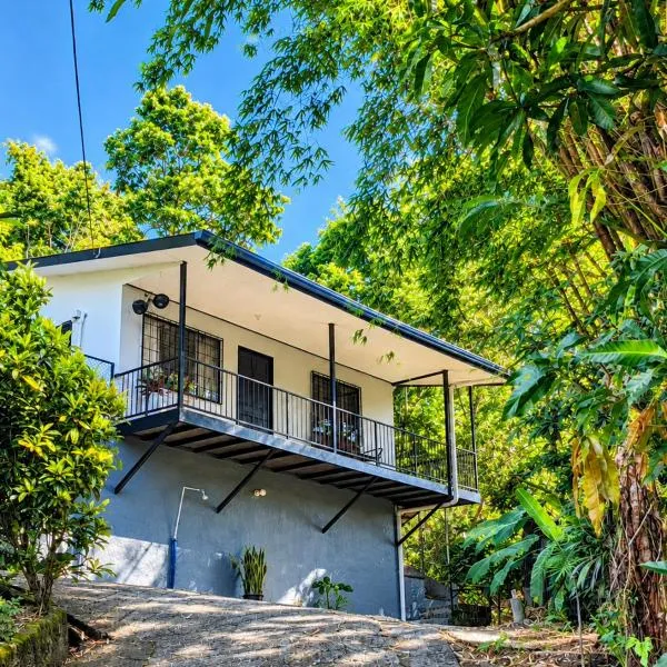 Casa Emma Quepos، فندق في كيبوس