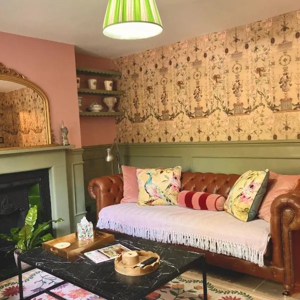 Pittville Garden Flat - Beautiful cosy flat, walk to town ,racecourse & Pittville Park, hotel u gradu Čeltenhem