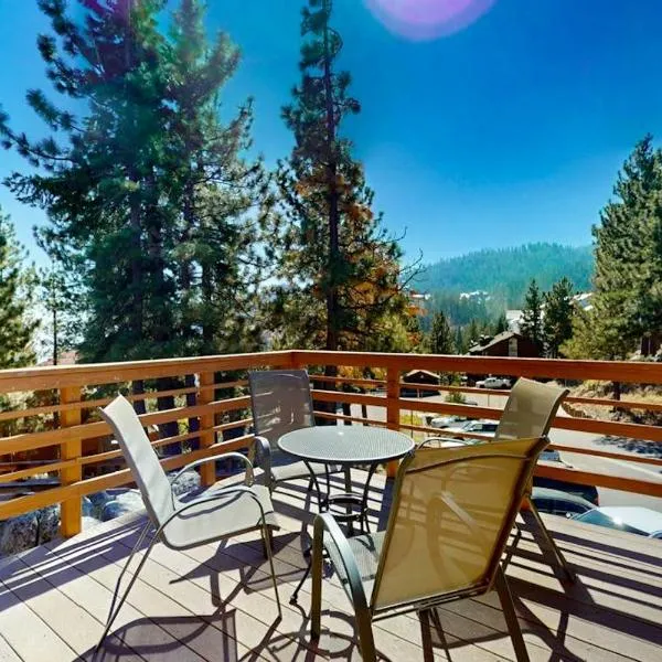 Hilltop Lodge, hotel u gradu 'Stateline'