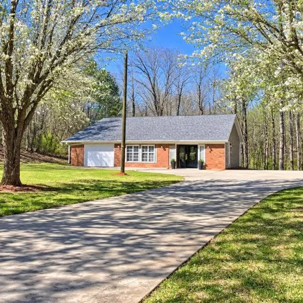 A Peaceful Hidden Treasure in Oxford GA، فندق في كونيرز