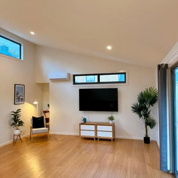 Beach Holiday Home - Walk to Main Street Cowes & Short Drive to Island Attractions, hotel v destinácii Cowes