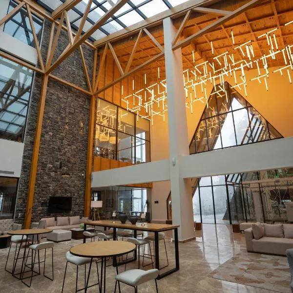 Doubletree By Hilton Nathiagali, хотел в Nathia Gali
