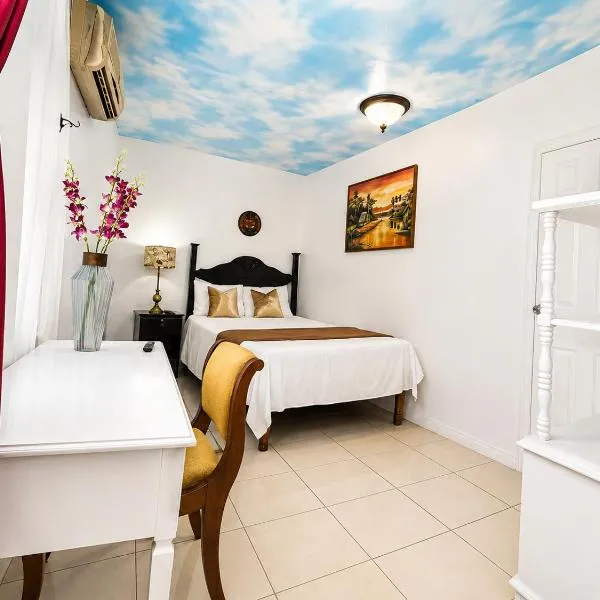 Cozy 1 of 5 Apartment in the Heart of Ocho Rios, hotell i Ocho Rios