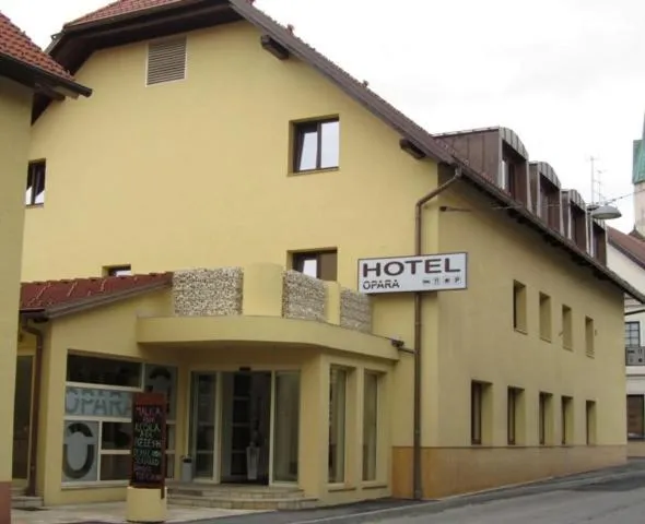 Hotel Opara, hotel in Padež