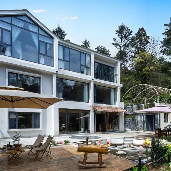 Floral Hotel Milan Yinju Homestay, Lushan Scenic Area Conference Site, hotelli kohteessa Jiujiang