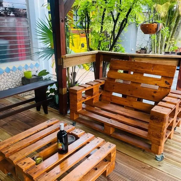 Studio charmant à Basse Terre, vue sur jardin, 15 m², hotel in Basse-Terre