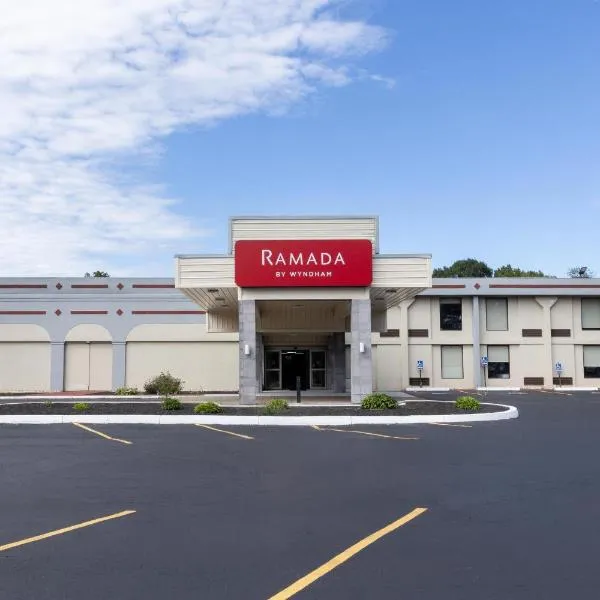 Ramada by Wyndham New Kensington, готель у місті New Kensington