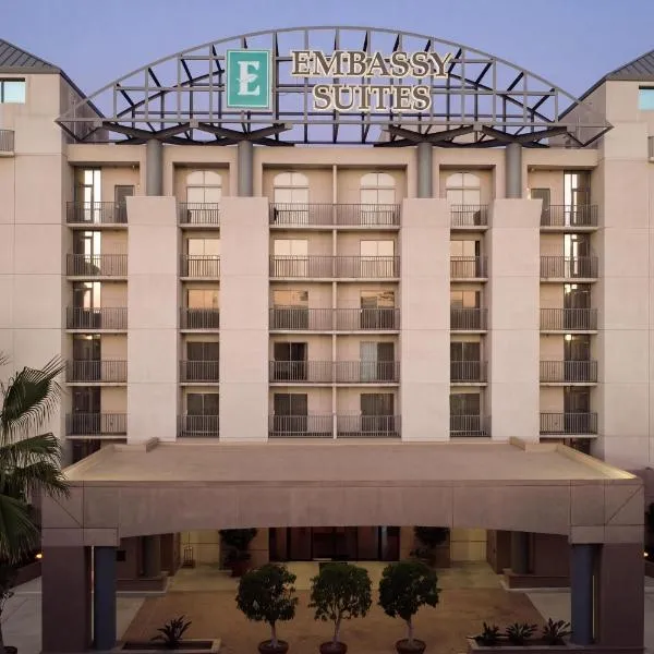 Embassy Suites by Hilton Brea - North Orange County, hotell i Brea