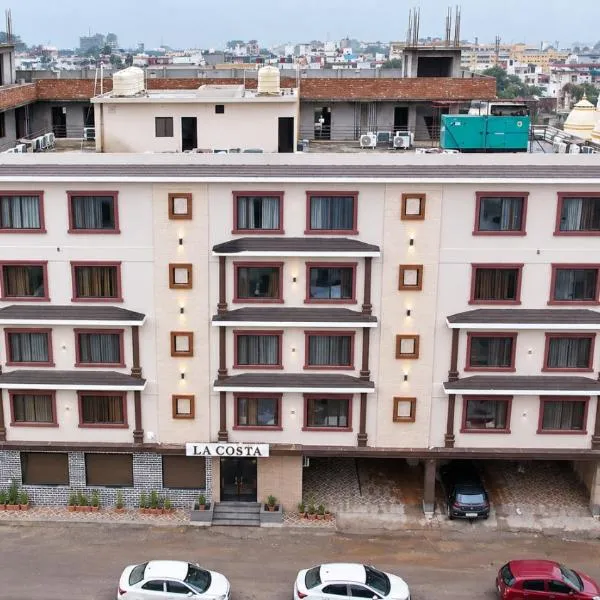 Hotel LA Costa Managed By Sitara Group، فندق في حاريدوار